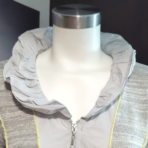 Gray Ruffled Women's Top - Picture 2 of 8